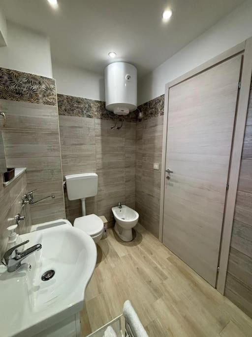 Le Rose Di Lu' Apartment Catania Bagian luar foto